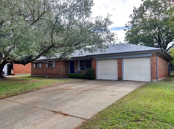 2nd image of 1111 Crestwood Dr