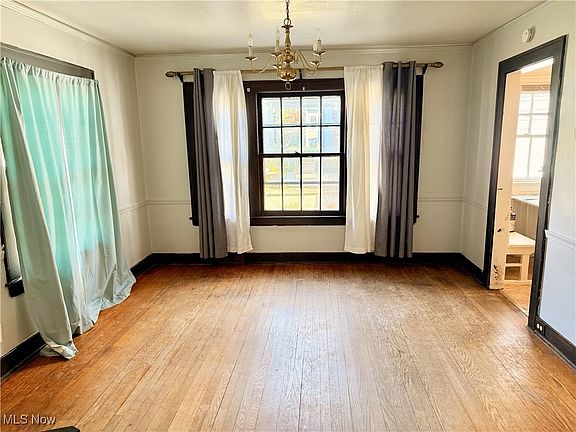 4th image of 212 E North St