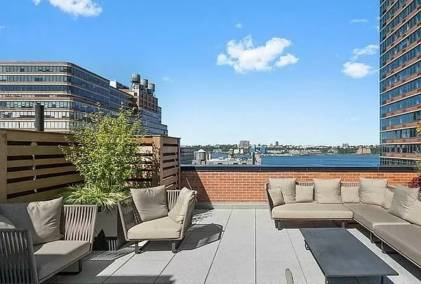 Rented by Compass | media 16