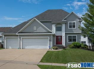 7745 Cody Dr, West Des Moines, IA 50266