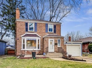 8646 Harms Rd, Skokie, IL 60077