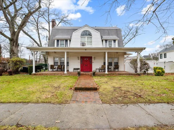136 Linden St, Woodmere, NY 11598