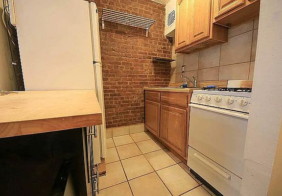 4th image of 493 Amsterdam Ave APT 1A