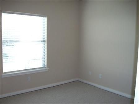5th image of 9007 Laverne Park Ln
