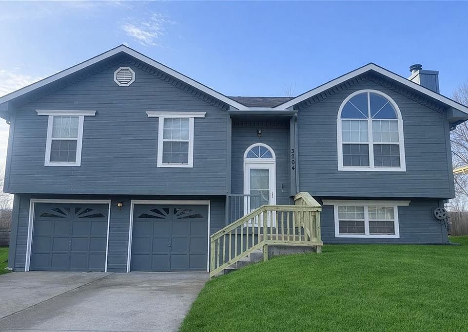 1st image of 3704 NW Hidden Pointe Dr