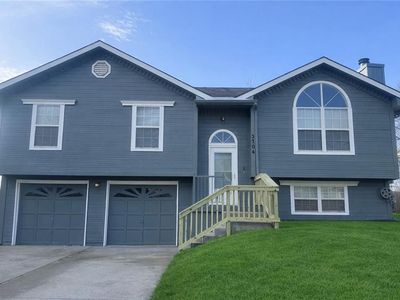 3704 NW Hidden Pointe Dr, Blue Springs, MO, 64015