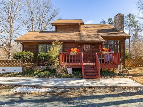 2500 River Ridge Rd, Pfafftown, NC 27040