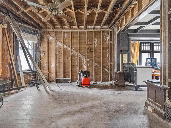 5th image of 3911 W Roberts STREET