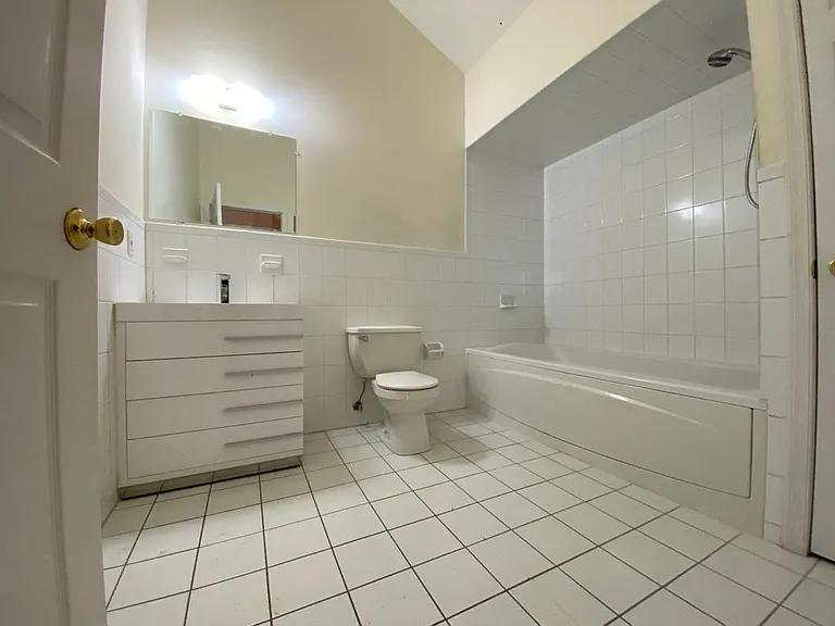 Master bathroom (#2)