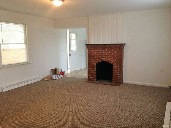 Living Room with Deco Fireplace