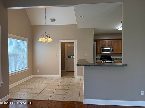 5th image of 4919 Rosebrook Cir E