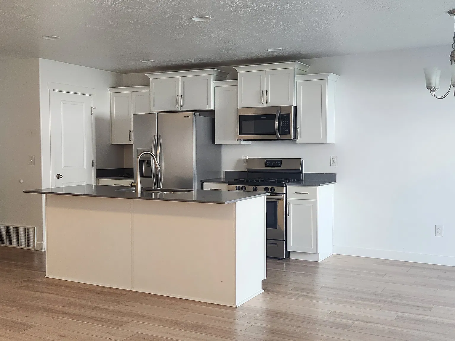 14928 S Messi St — Photo 4
