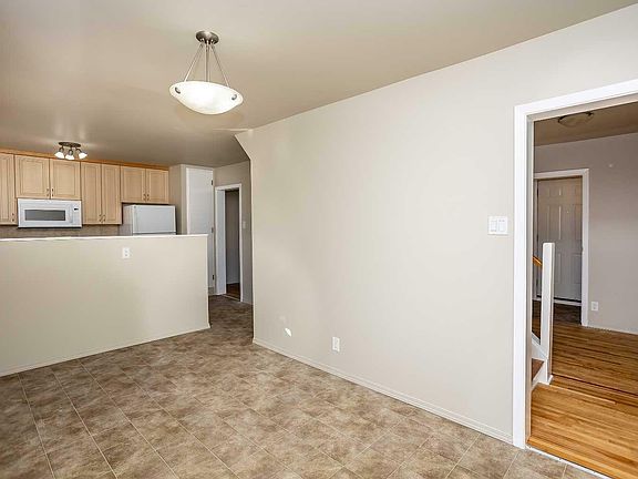 5th image of 902 39th St Unit 902