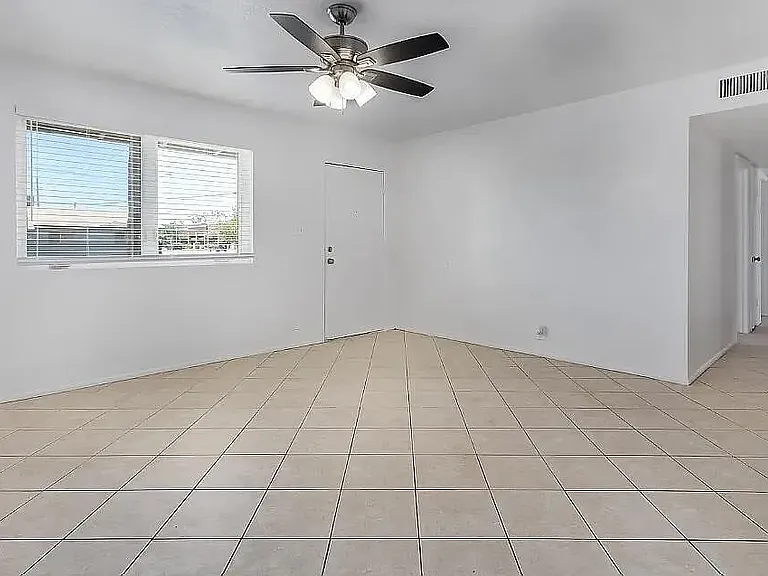 1372 W 15th St — Photo 5
