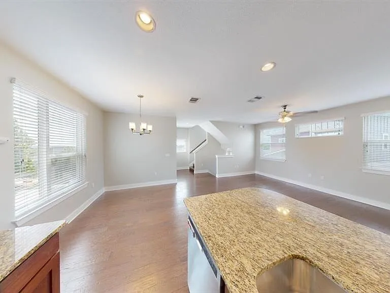 2021 Geniveive Ln #288C — Photo 9