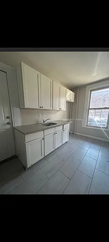 240 William St Photo 1