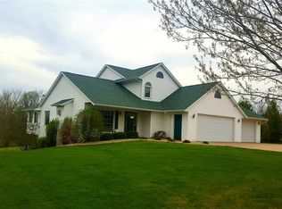 16616 Carmen Oaks Dr, Durango, IA 52039
