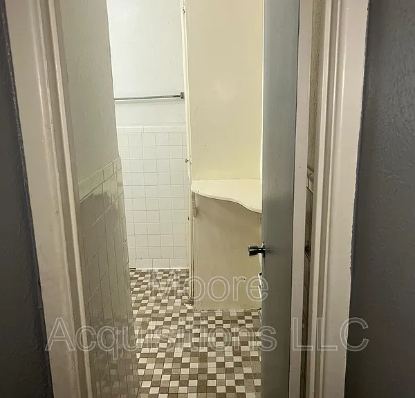 1437 S Rusk St — Photo 14
