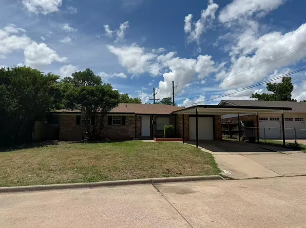 704 NW 57th St, Lawton, OK 73505