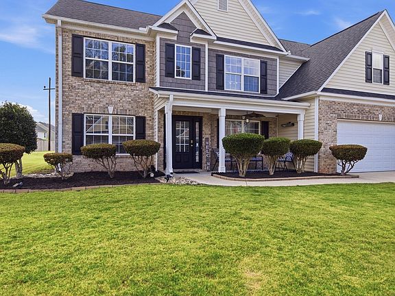 2nd image of 105 Ashington Dr