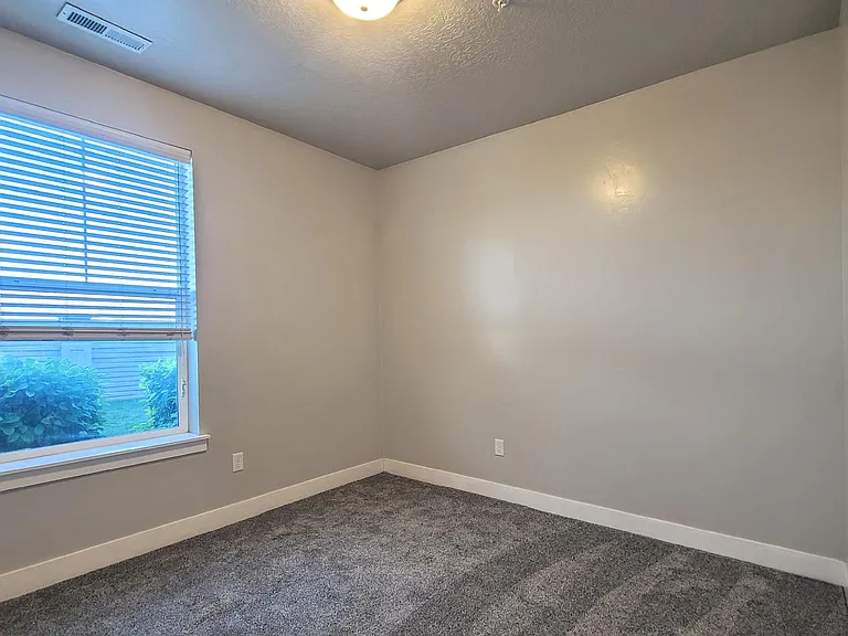 74 W Silver Springs Dr — Photo 37