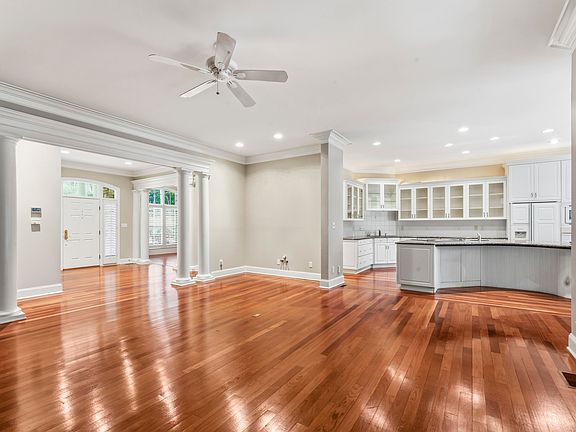 4th image of 303 Pond Bluff Way
