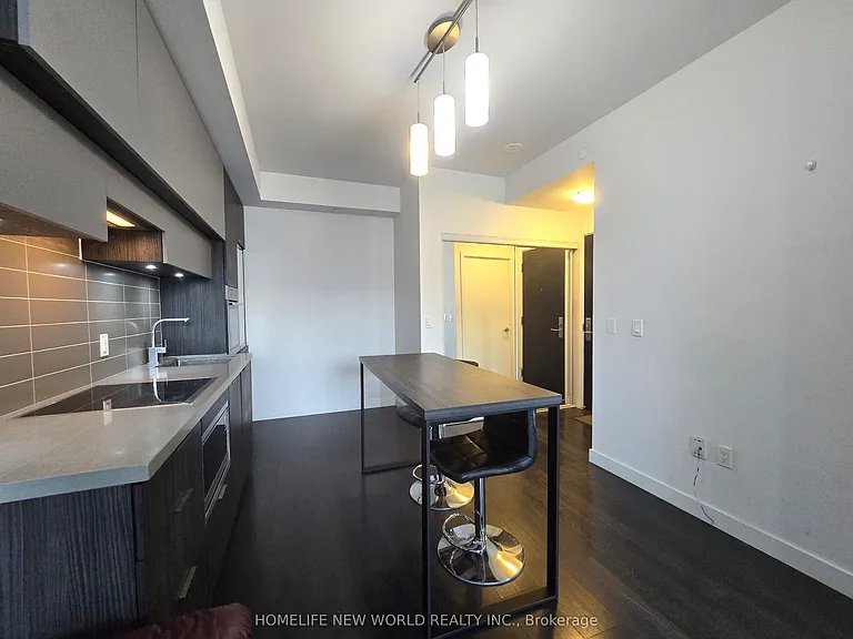 8 Eglinton Ave E #506 — Photo 3