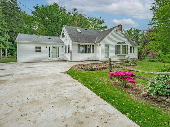 3557 Hartland Rd, Gasport, NY 14067