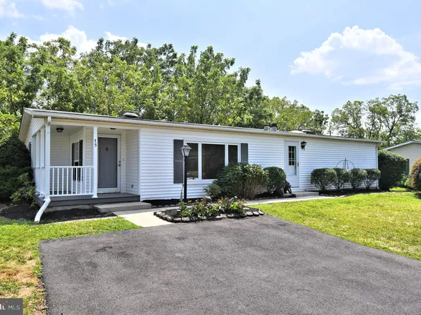 75 Wood Hollow Dr, Harleysville, PA 19438