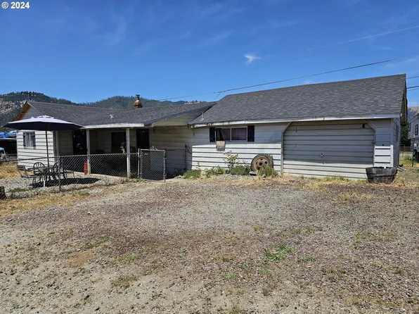 161 Esther Ct, Myrtle Creek, OR 97457