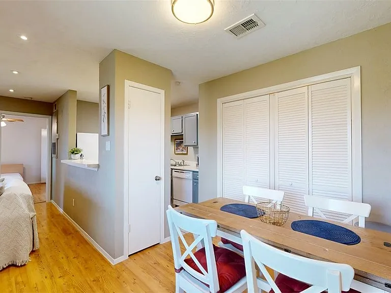 1901 Holleman Dr W #412 — Photo 8