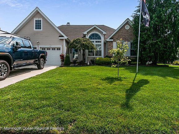 2nd image of 6 Topaz Ln