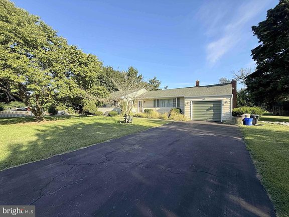 2nd image of 642 Forest Grove Rd