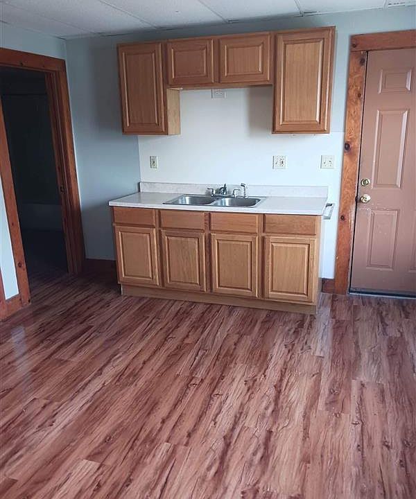1st image of 95 Maine Ave Floor 3