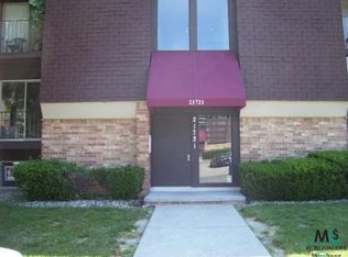 21721 Hillside Dr, Clinton Township, MI 48035