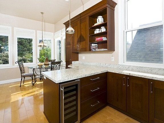 5th image of 131 Beulah St