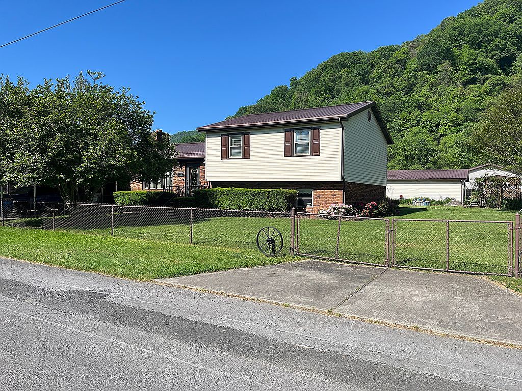 165 Carmen Dr, Mount Carbon, WV 25139 Zillow