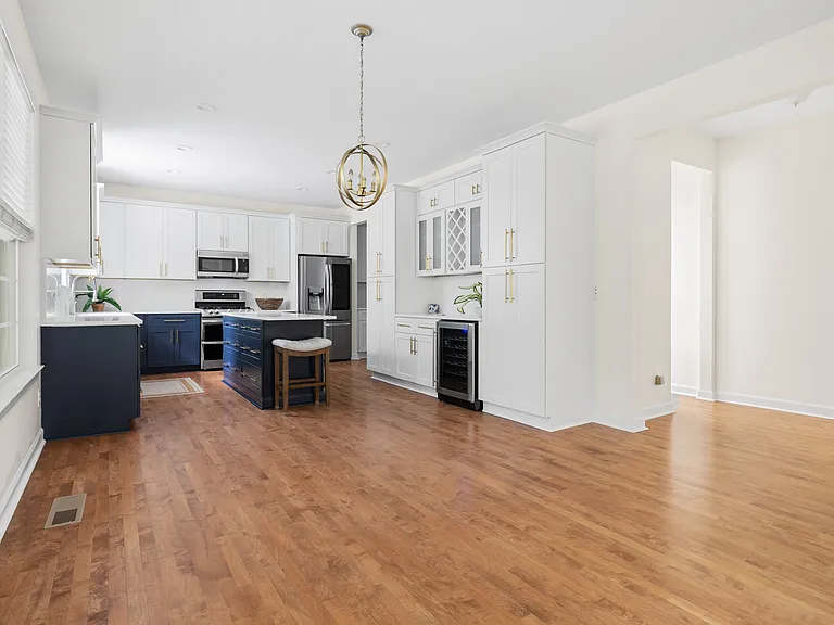 511 E Hatterleigh Ave — Photo 11