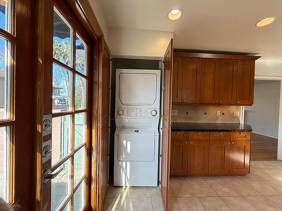 5th image of 15148 Martha St