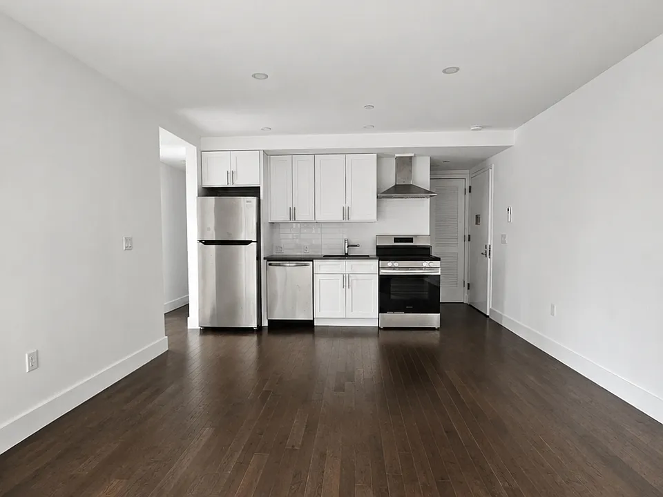 28-50 47th St #2R