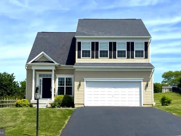 2322 Water Garden Dr, Hanover, PA 17331