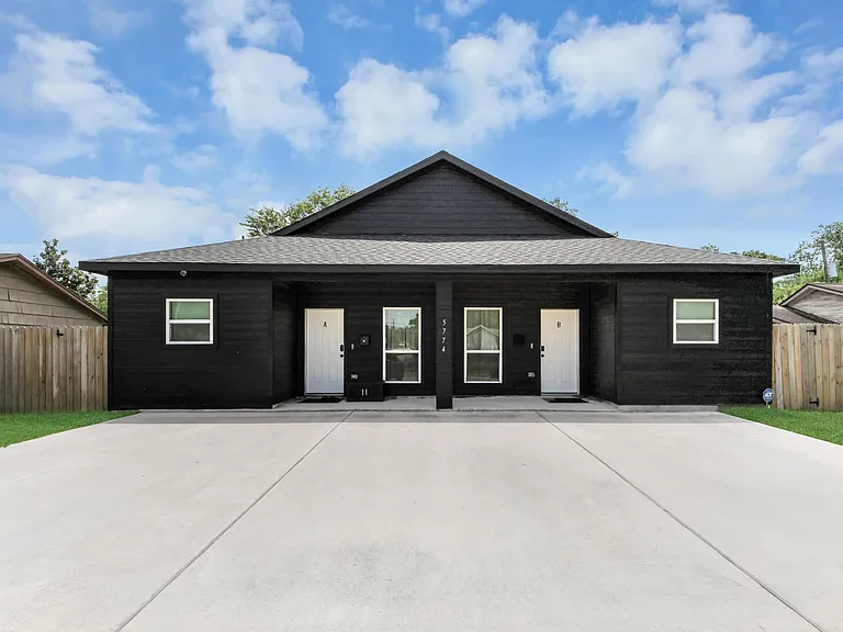 5774 Heron Dr #B — Photo 1