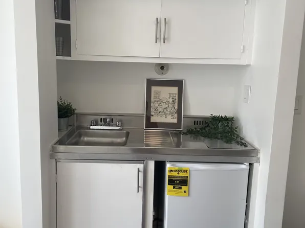 45 Tudor City Place image 7 of 8