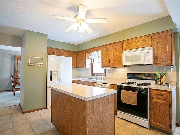 5th image of 819 Dresden Park Dr