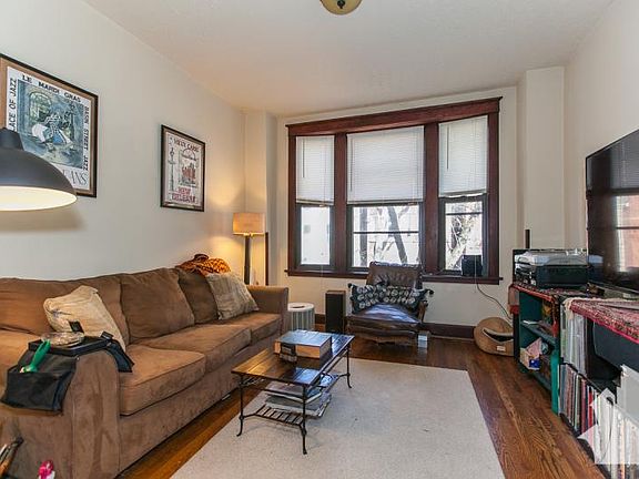 3rd image of 2621 W Evergreen Ave #2