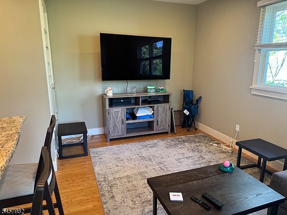 5th image of 18 Sayre St APT 2L