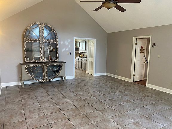 3rd image of 801 E Lakeshore Dr