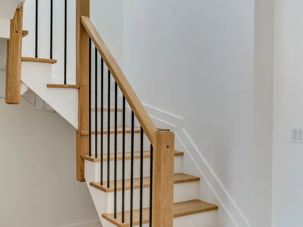 11-14 35th Avenue image 2 of 5