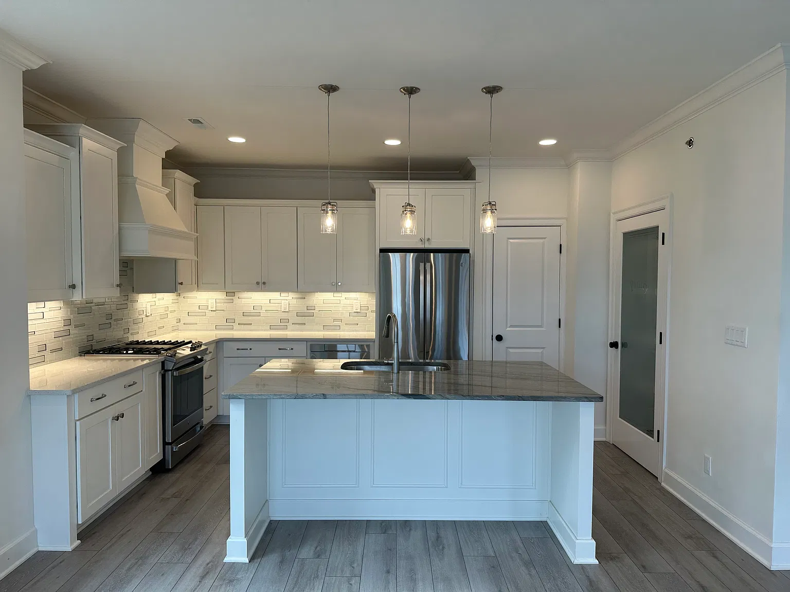 2 bed, 1600 sqft, $3,400 — Photo 2