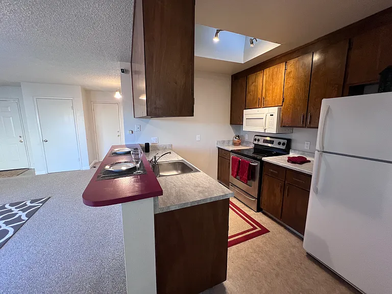 2134 Union Ave — Photo 6